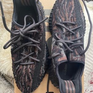 Yeezy Boosts 350 brand new
